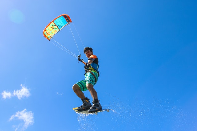 How to do kitesurfing jumps